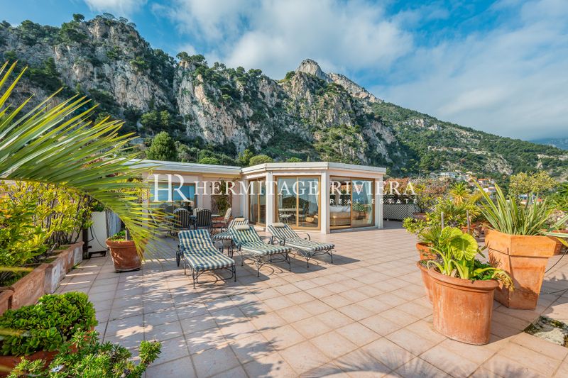 Penthouse in prestigious residence overlooking Monaco