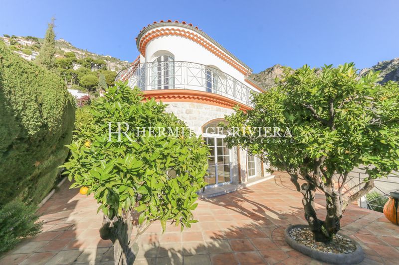 Sea views - Close to beach - Pool