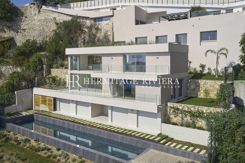New contemporary property - Sea view - Gated estate - Pool
