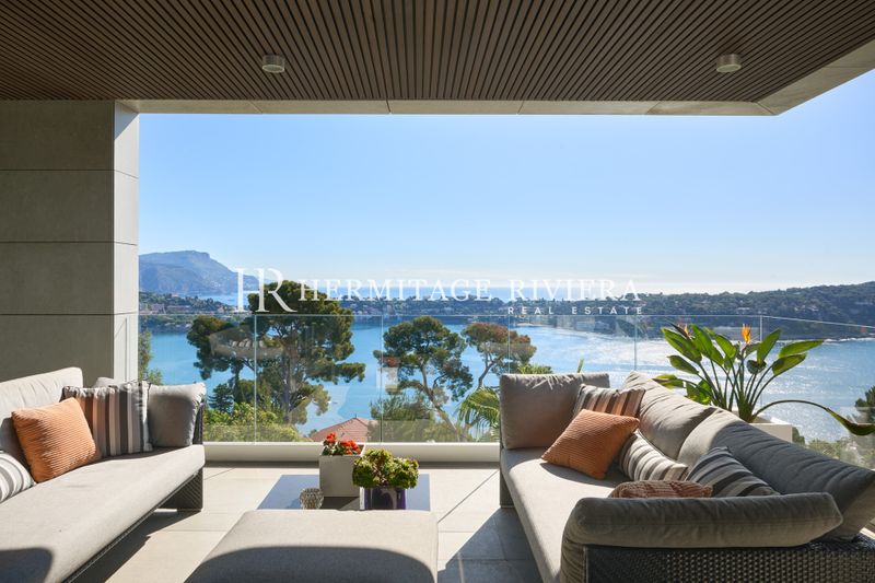 Exceptional contemporary villa panoramic views over the bay of Villefranche