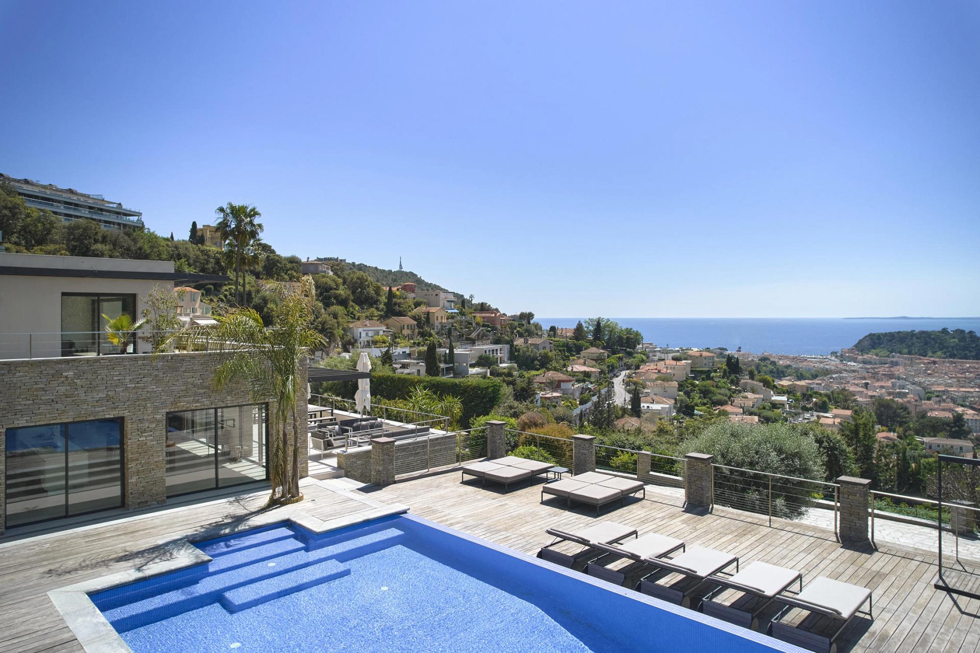 Villa contemporaine avec vue sur la baie de Nice