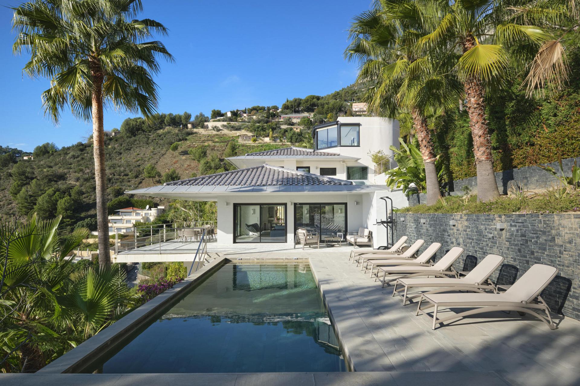 Modern villa in secure domain close Monaco