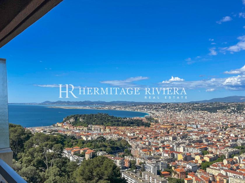 Top floor two bedroom apartment with views over Nice and the sea