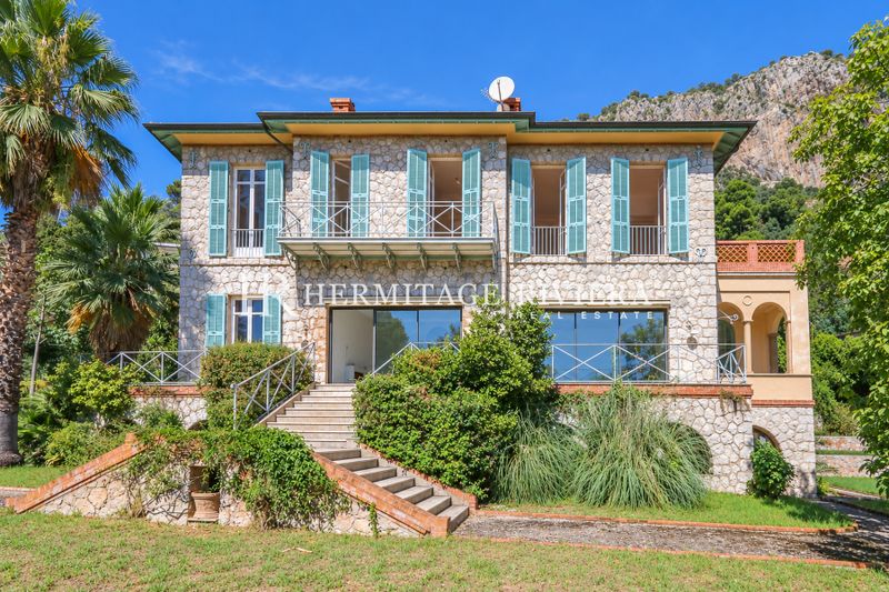 Elegant 19th century stone mansion with sea view