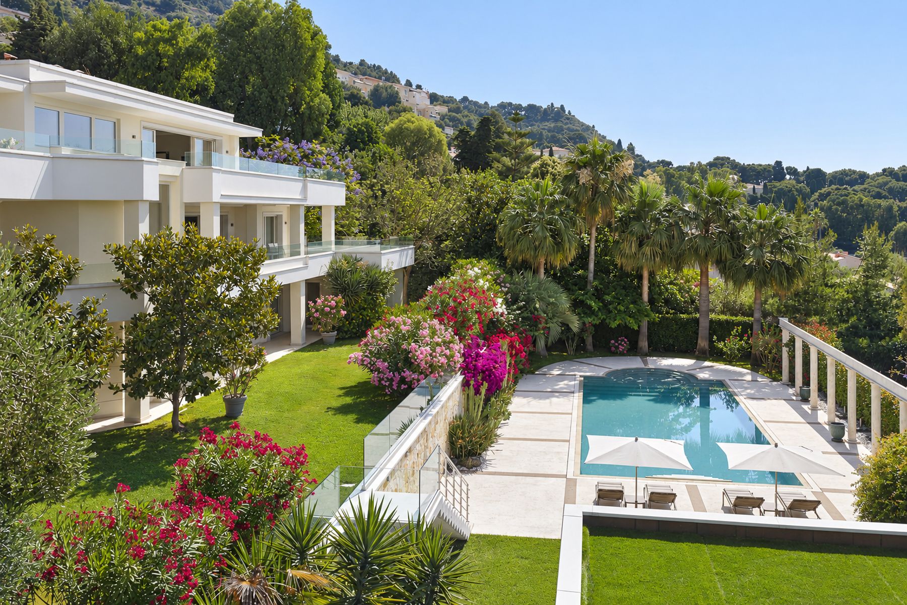 Property of two modern villas - Sea views - Pool - Close to Monaco