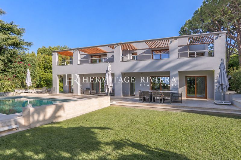 Modern property - close to Grand Hotel - Sea views - Pool
