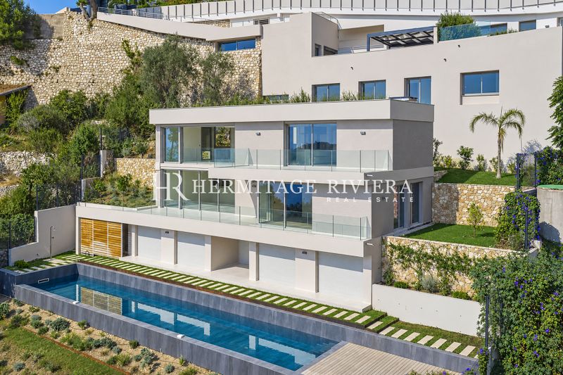 New contemporary property - Sea view - Gated estate - Pool